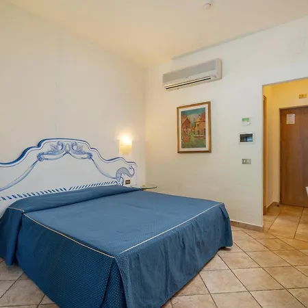 Club Esse Palmasera 4* קאלה גונונה