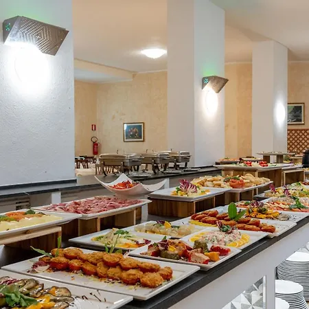 Club Esse Palmasera 4* קאלה גונונה