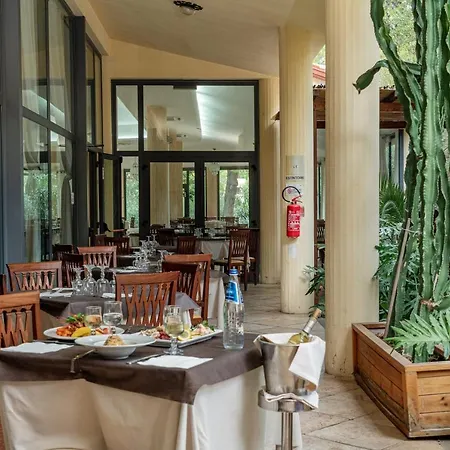 Club Esse Palmasera Hotel