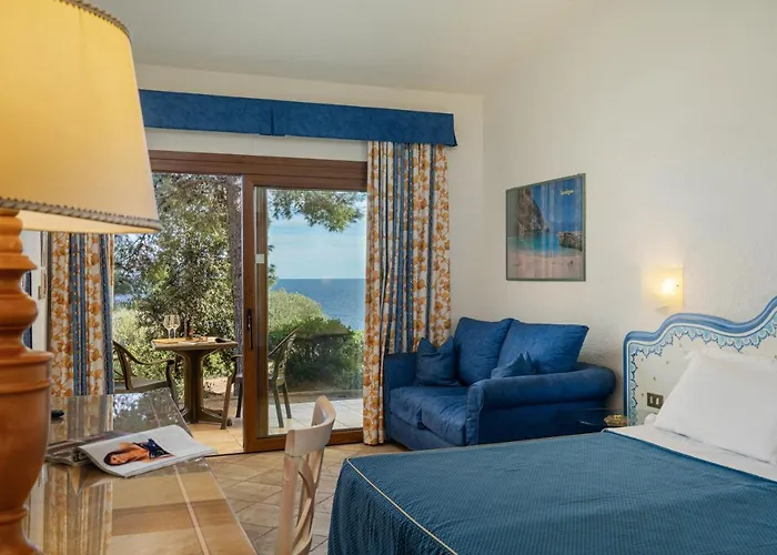 Club Esse Palmasera Hotel 4*