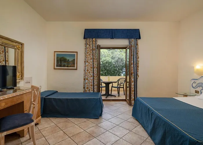 Club Esse Palmasera Hotel 4*
