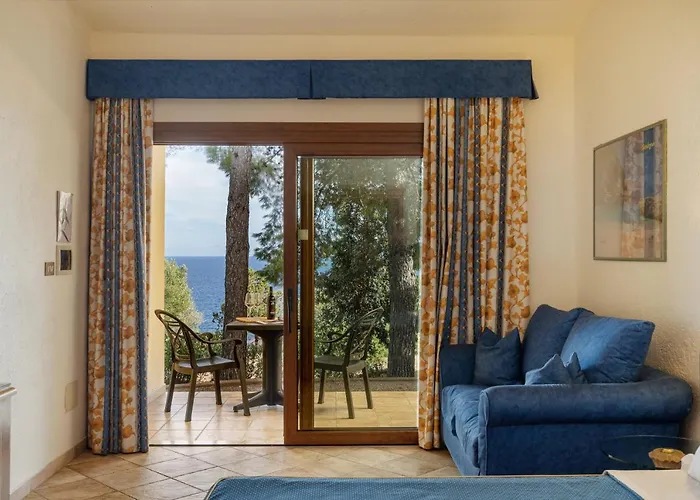 Club Esse Palmasera Hotel